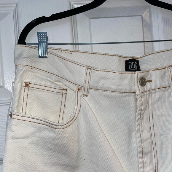 BDG Loose Straight Jean – Destroyed Ivory Denim - Urban Outfitters 33 - Picture 7 of 15